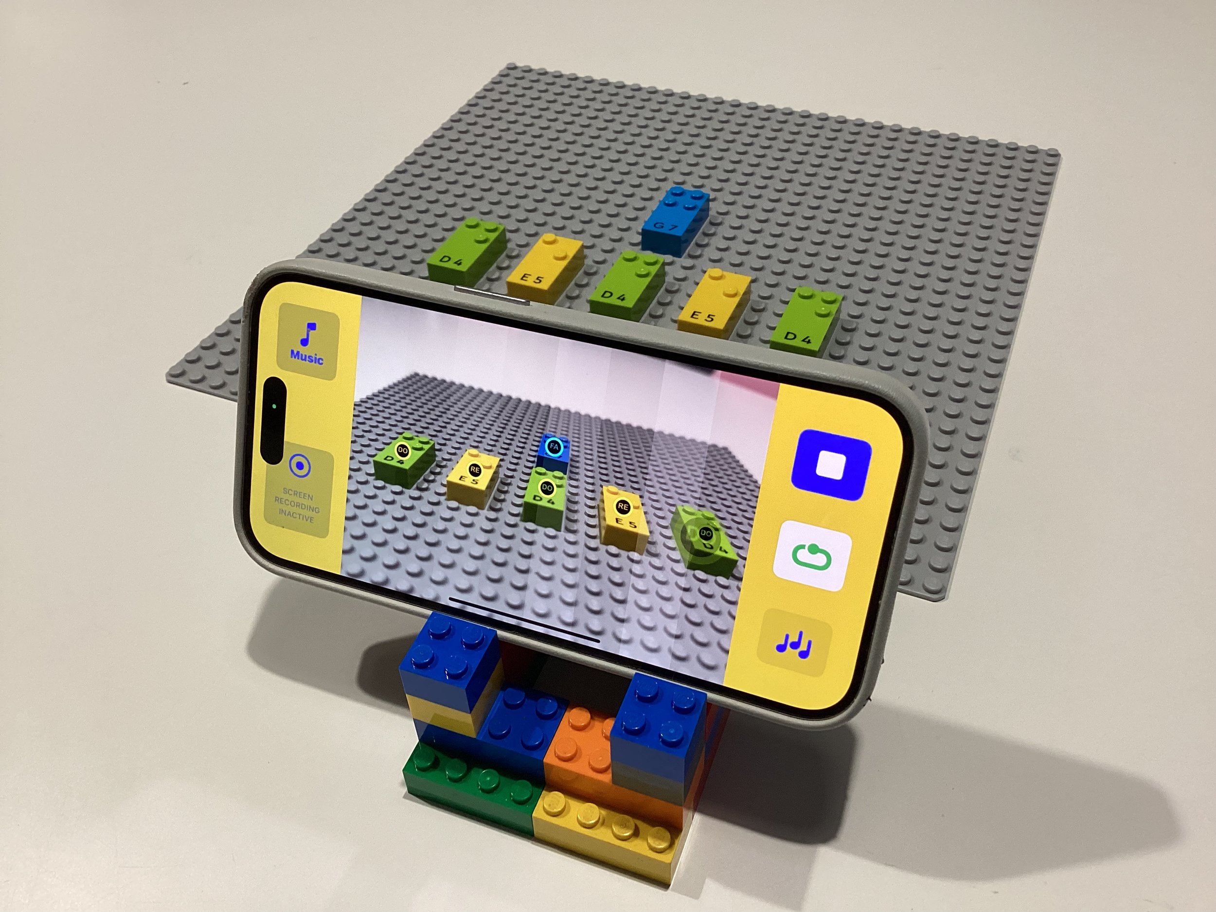 BrailleBlocks in Music mode with solfège notation, reading Do, Re and Fa note bricks arranged on the baseplate.